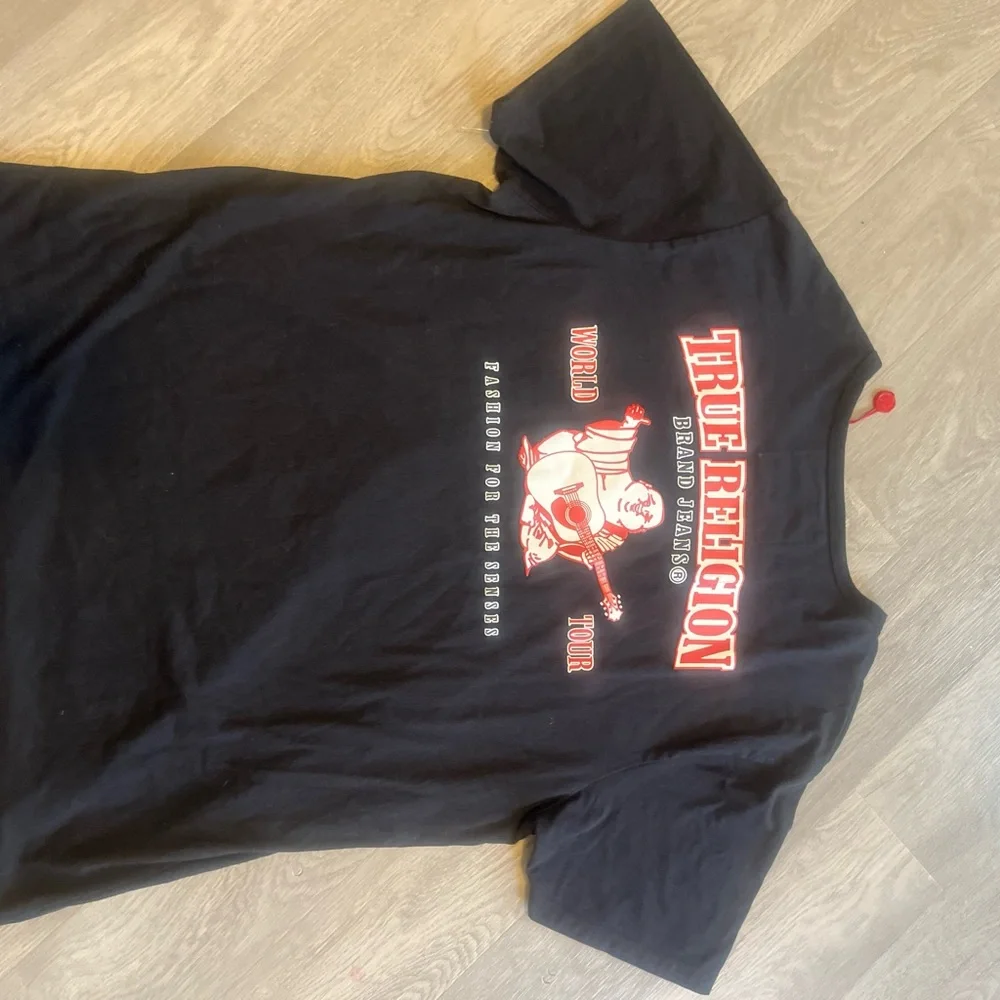 True Religion Black‎ Short-Sleeve Graphic Back Logo Tee with Red Accent